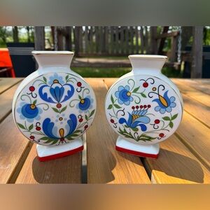 2 Mid Century Lubiana Floral Folk Art Vases